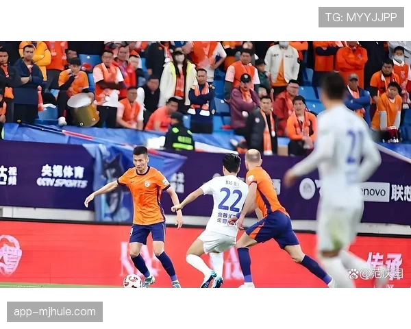 青岛海牛主场战平大连英博 防守反击战术见效